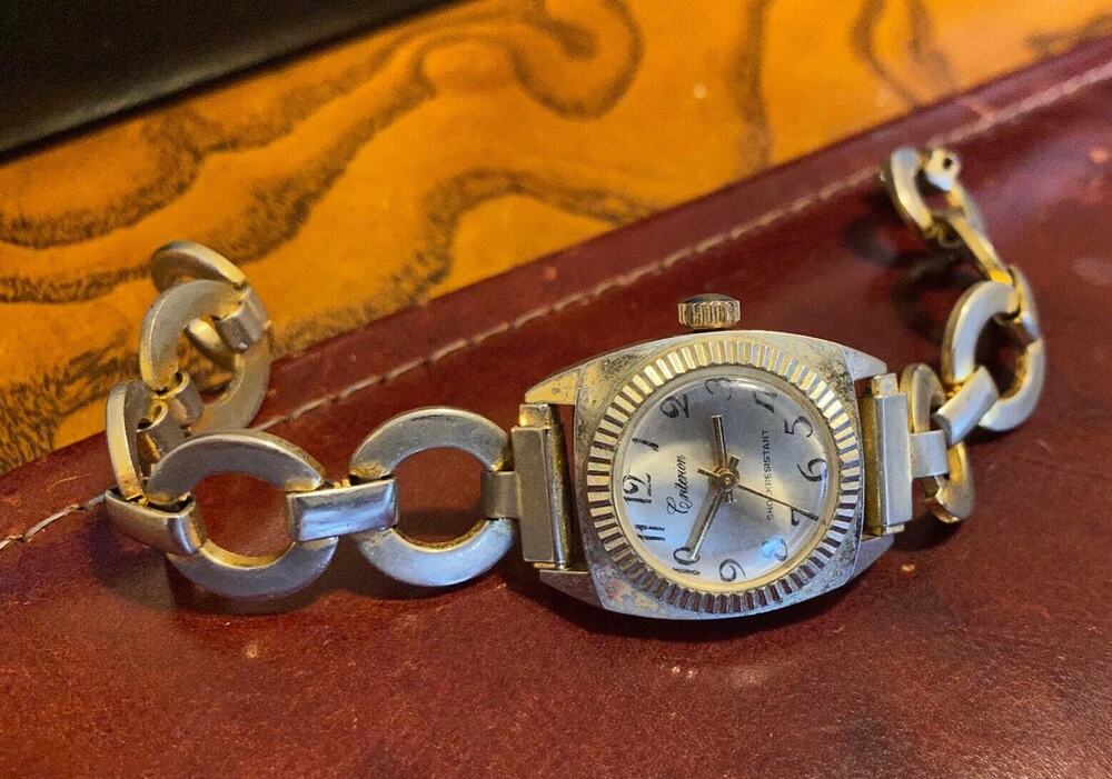 VTG Women's Criterion Watch, Gold Tone, Shock Resistant, Manual, REPAIR